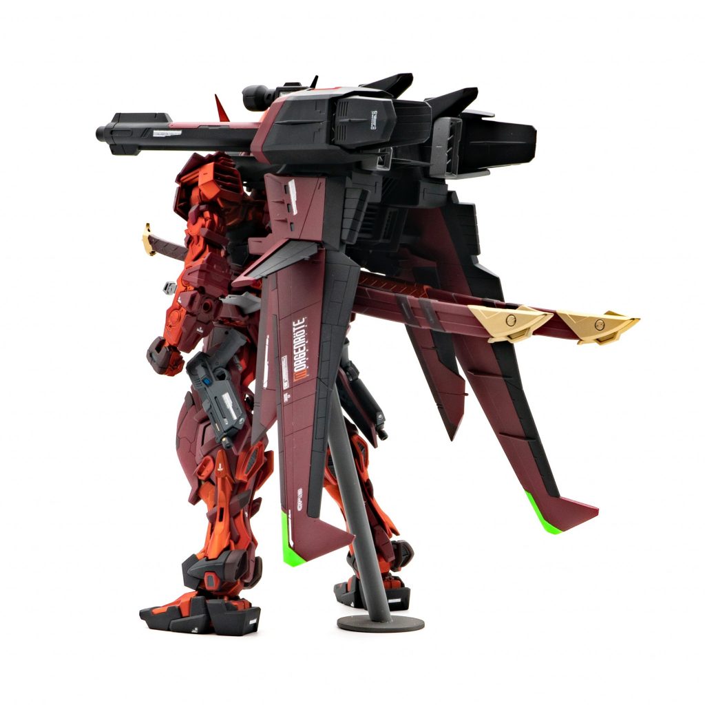 アストレイ本体とIWSPのカラーリングも同様にし統一感をもたせました。