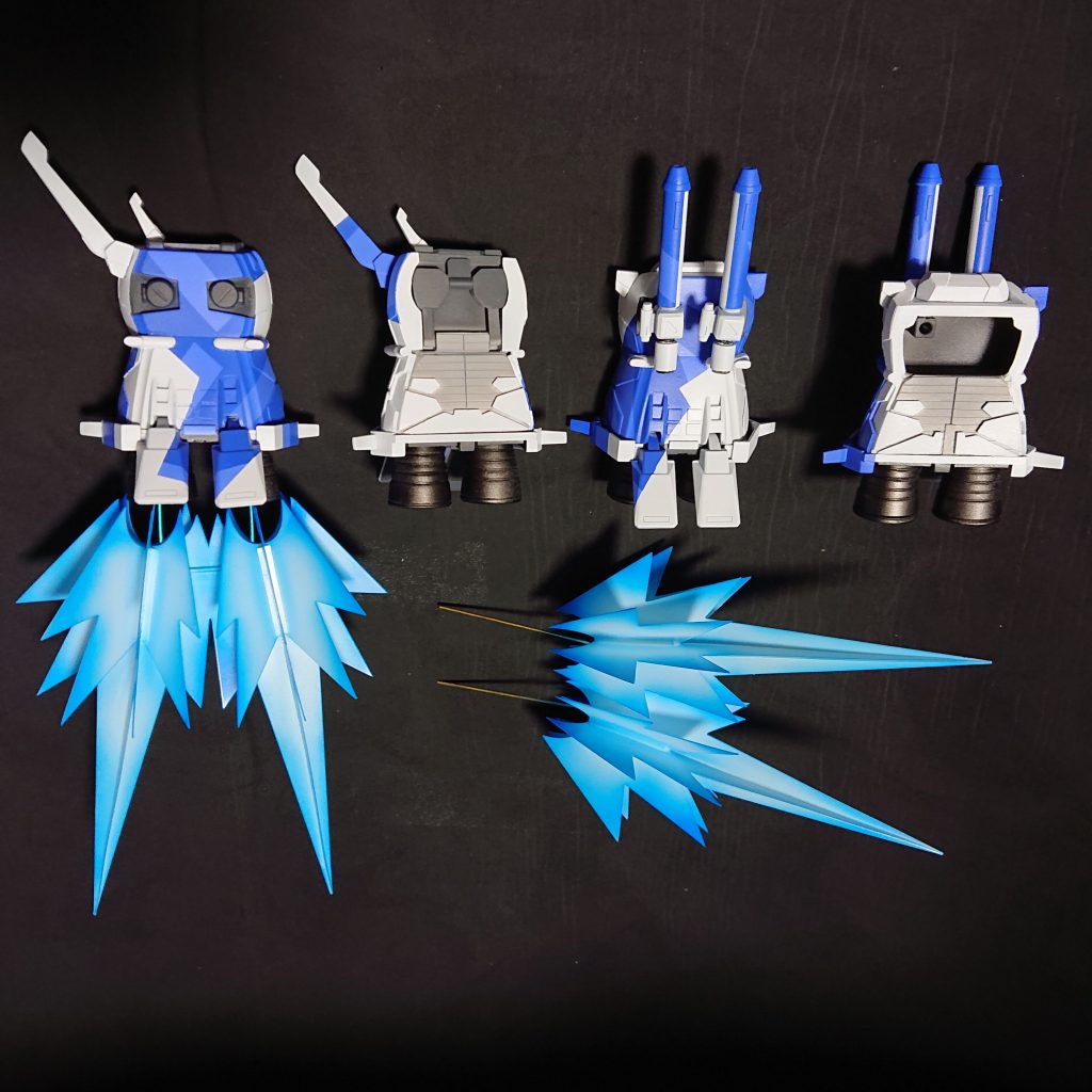 ブースターユニットの内側のディテールをプラ板で再現。噴射エフェクトのインパクトに負けないようにしています。