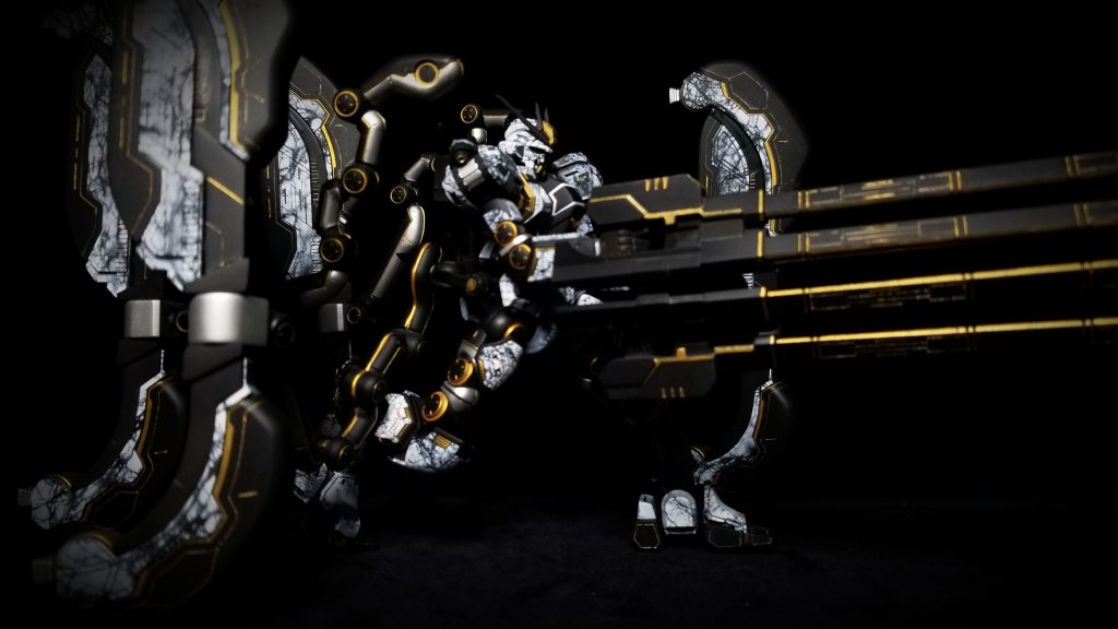 レールガンをドッキングさせての最大出力攻撃
衝撃反動を四基のサブレッグアームで支えます