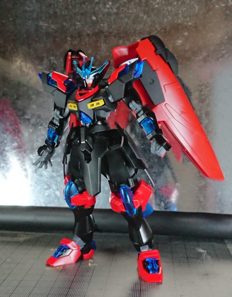 本体の塗装がほぼ完了。
ガイアカラーのセミグロスブラックとクレオスのつや消しブラックをメインカラーに、赤はクレオスのGXカラーを使用しました。