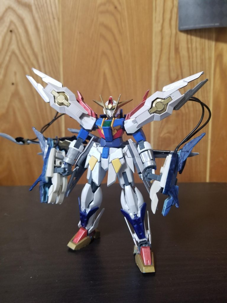 装備時の通常形態
装備したクロー型武装【顎(アギト)】で敵の武装を破壊しつつ貫いたり粉砕しながら戦う接近格闘がメイン戦法の形態
【顎】はケーブルから粒子を集めGNバズーカのような粒子の塊を撃つことも可能