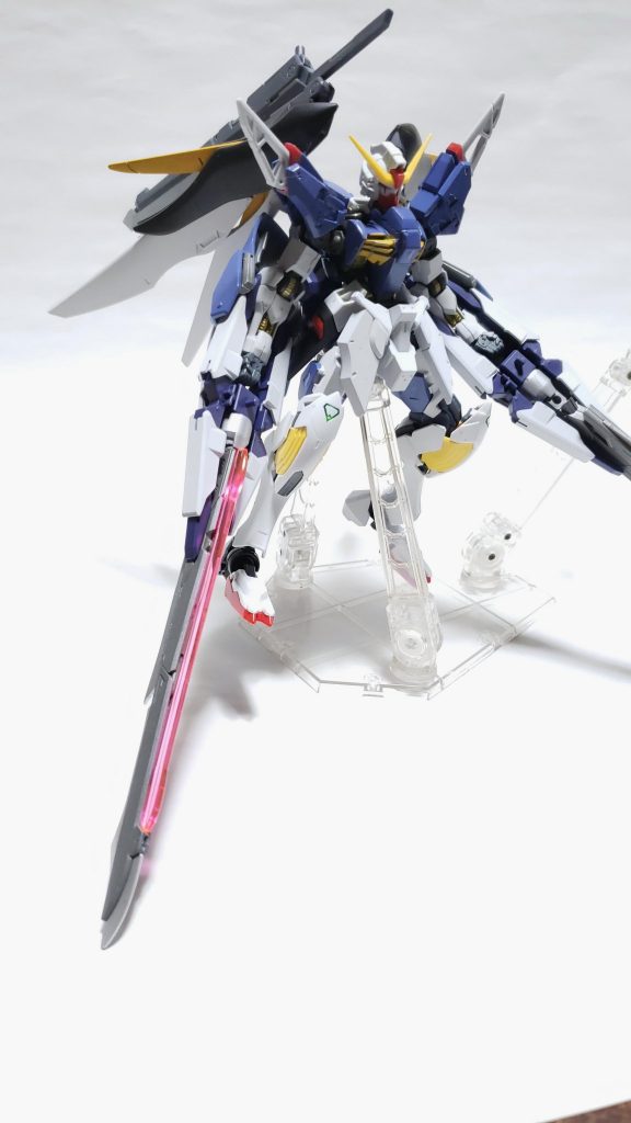 アタッチメント「アロンダイト」
実体剣はγナノラミネート効果があり、この機体の要となる武装。
展開するとビーム刃が発生する