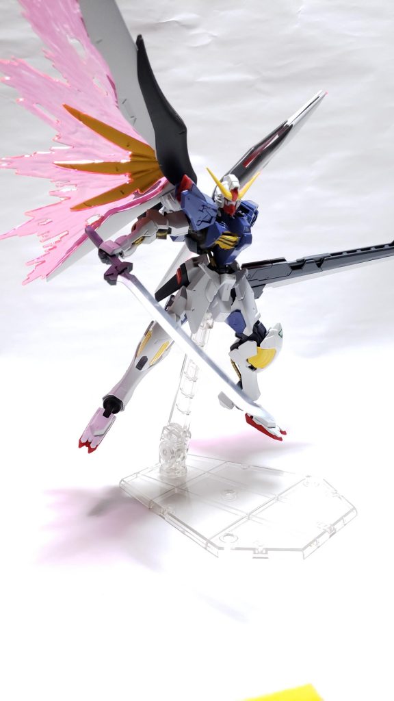 バスターソード
シンプルで一番破壊力のある大剣
内部には細身の刀身のカタナが内蔵されている。

光の翼
最大稼働時に起こる現象
特に攻撃等でもなく現象である