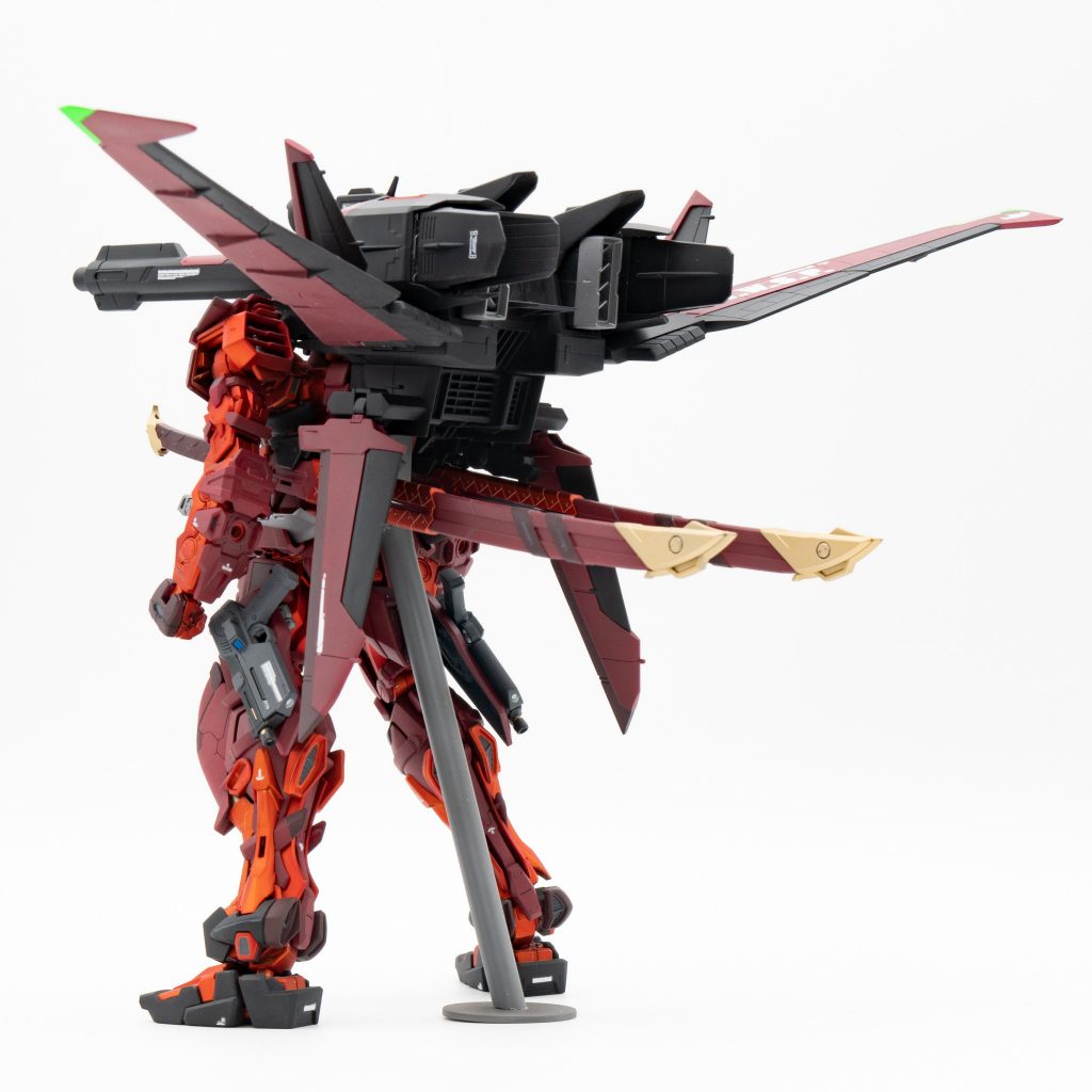 バックショット
ストライクRMにIWSPを接続するならそのままでも仰け反りませんがアストレイに接続する場合重心が後ろに下がるためつっかえ棒を自作して仰け反りを防止しました。