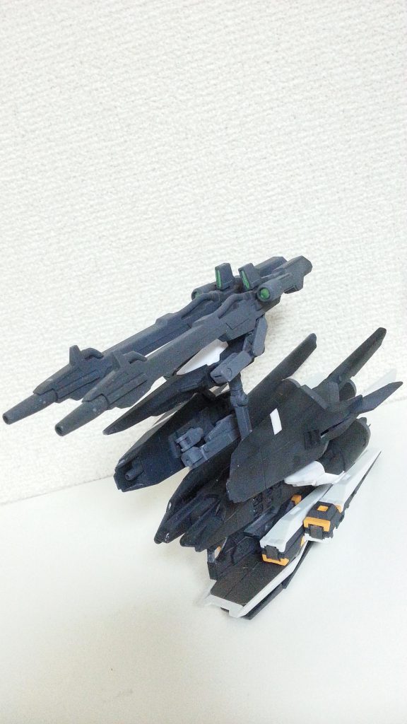 可変シークエンス①
機首が後方へ。両サイドの可変翼が後方へスライドする。