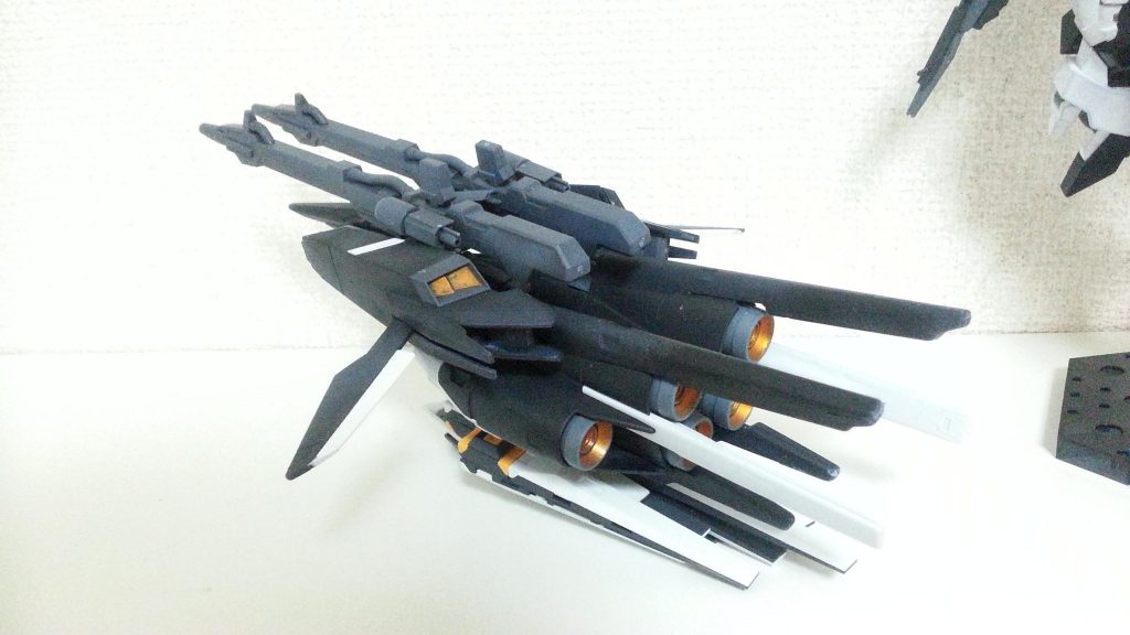 バックショット。
バーニア部分はメタリックオレンジにしたら中々アームドアーマー味が出てよかったなと。
ぶっちゃけオルカよりペンギンに見えてきたのは秘密(笑)