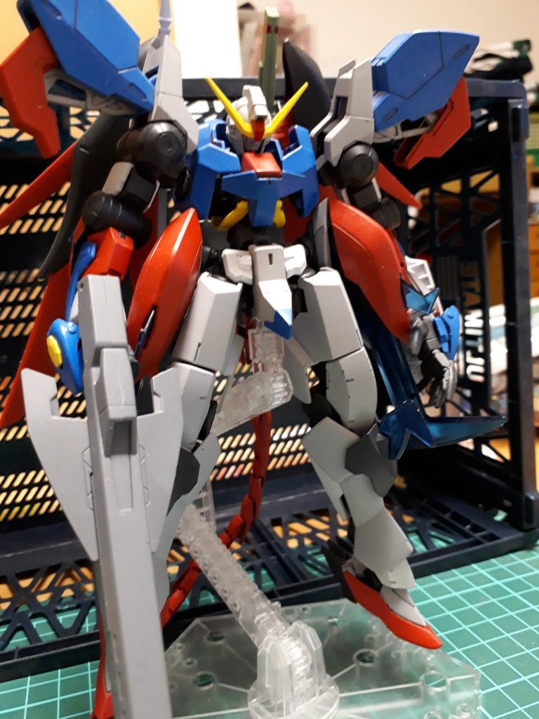 自分の理想のスタイルのデスティニーをコンセプトに作成しました!
自分は大型の機体が好きなので
趣味全開です笑
NOVUMデスティニーガンダム
NOVUMとは、ラテン語で新しいという意味
自分がGBNで使うことを想定し作成。
通常のMSより大型であり、的は大きくなったがその分出力はデスティニーガンダムを遥かに上回る。しかし、本機はデスティニーガンダムの純粋な強化を目指していたが元の機体を意識すぎているため、デスティニーガンダムの武装をあまり変更しておらず弱点である両腕を失うと戦闘継続はかなり厳しくなる。
強化型ライフル以外は主にデスティニーガンダムそのままの装備になっている。