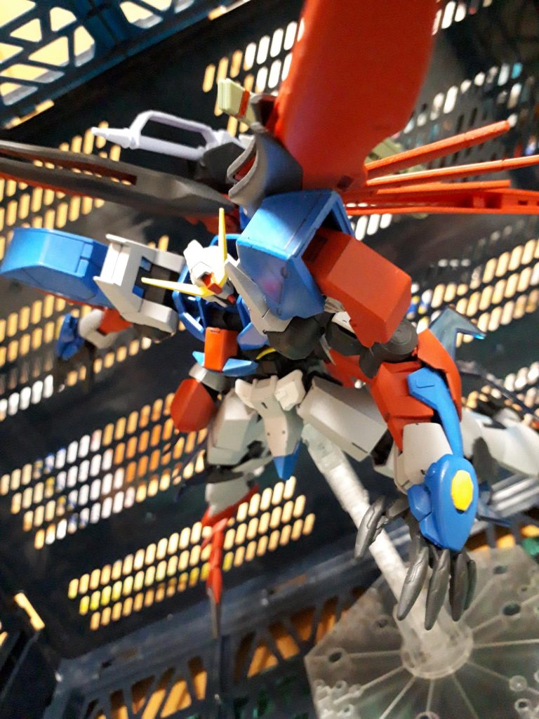 装備紹介
~強化ハンド~
パルマフィオキーナの機構を内部に移植することによって格闘戦により特化させている。
格闘戦を仕掛ける時などは手が青く光り輝く。
また、手の甲にはデスティニーガンダムのソリドゥス・フルゴールビームシールド装置を装備。防御面にも優れる。