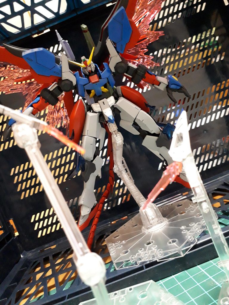 ~フラッシュエッジ2ビームブーメラン~
デスティニーガンダムと同型。
肩部に収納されており、主に牽制や相手の武装の破壊に使用される。
強化された腕部から放たれるため回転力が上がり威力が向上している。