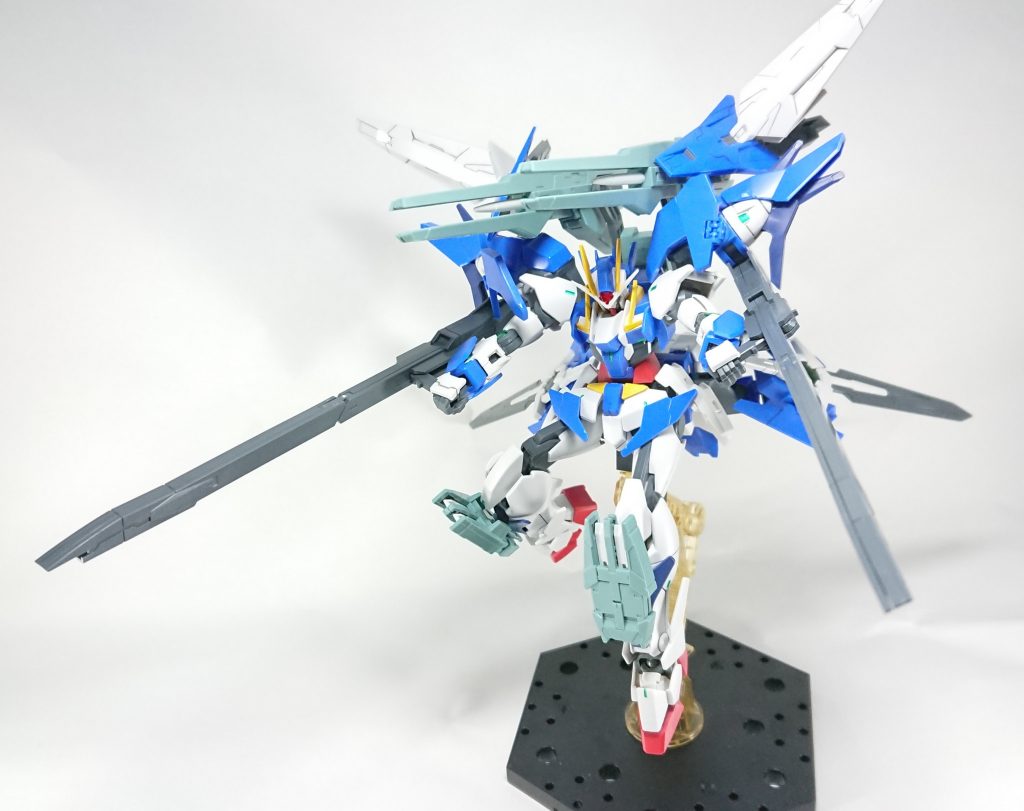 GNバスターランチャー
劇中で表現されていた威力は「ロングライフル」という名前では表現しきれないほどの威力を放っていた印象だったのでこちらも改名。
二門持ちがしたくて作りました(笑)