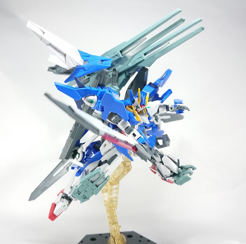 GNバスターブレイド
個人的にソードよりブレイドという響きの方が好みだったので変えました(笑)
ガンダムマーカーニューホワイトで塗り分けをしました。