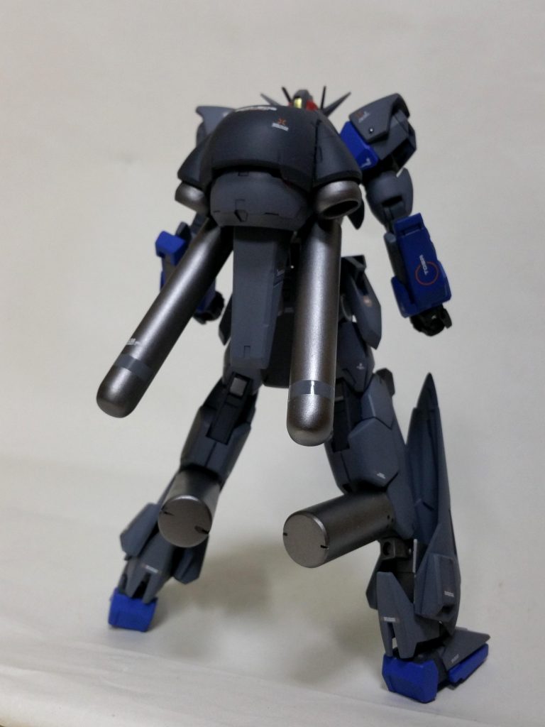 背中にも足にもプロペラントを増設してガッツリ推進剤確保する方針で! でも背中のタンクはランチャー取りまわす際に邪魔だし戦場についたらパージしちゃうかも