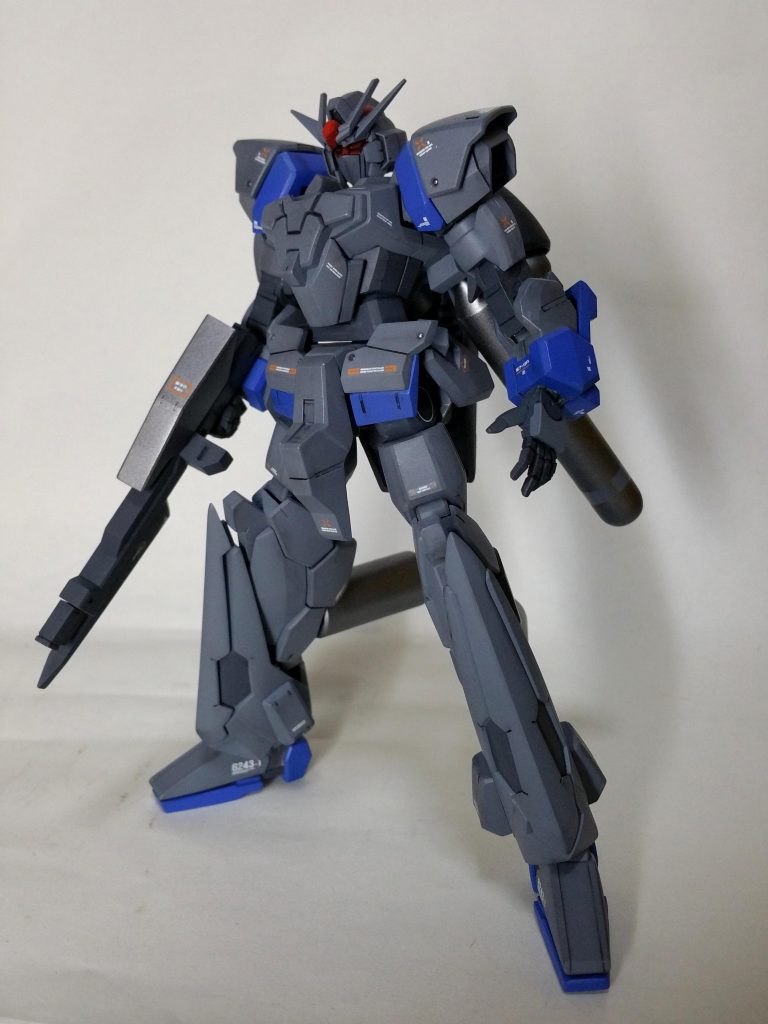 普通に立ちポーズ! ドッズライフルは砲口からビームサーベルを出して格闘戦にも対応できるカスタム品的なイメージで!