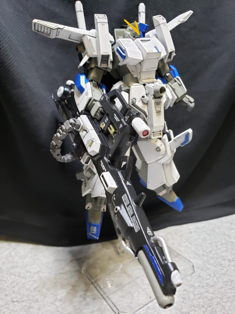 ここで気付く…
腰のパイプ的な物が無いことに…