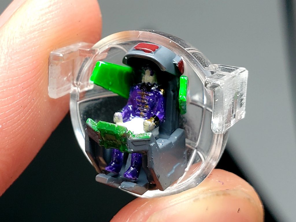 そしてサイコフレームを使った機体ということでプラ板ですこし改造！