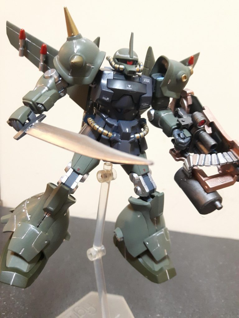 武器はキットそのまま。翼にミサイル4機を装備。