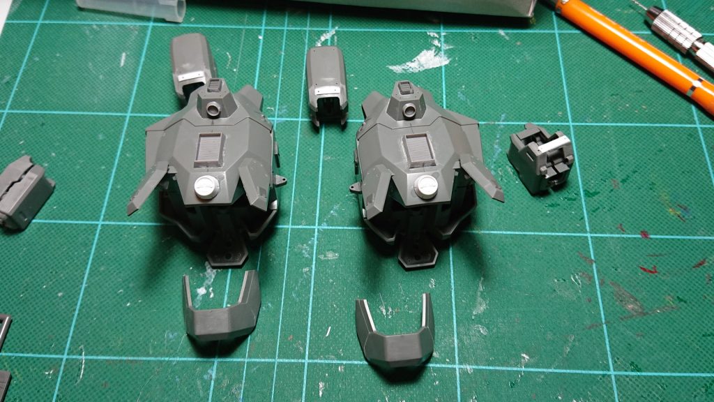 連邦系には今まで無かった、マッシブ機体。シルエットは大変良いんですが、そこはHG。ディテールが足りなさすぎですよね。
グスタフカールの特徴の1つである足廻りは、ゴリゴリのシルエットにゴチャゴチャを足します。