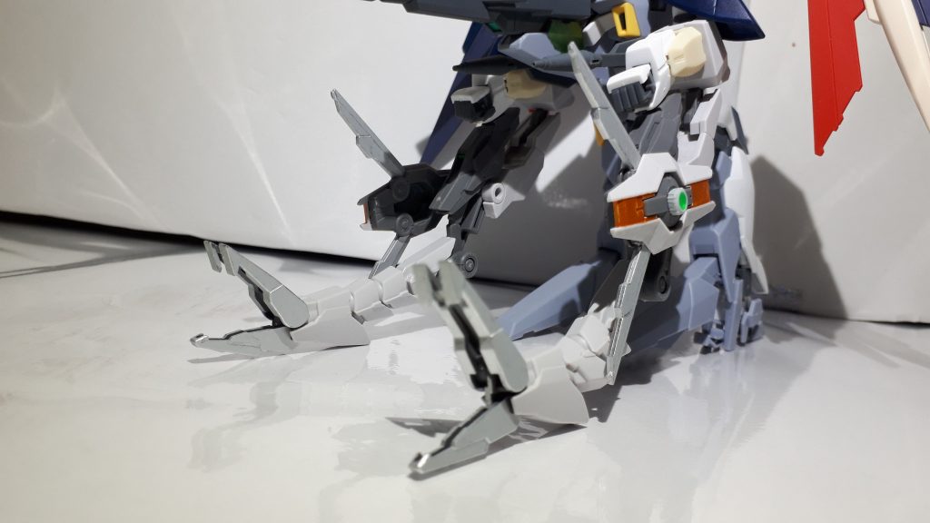 クロー部分もシャインシルバーで塗装しているのですが、一気に雰囲気が変わりますね。