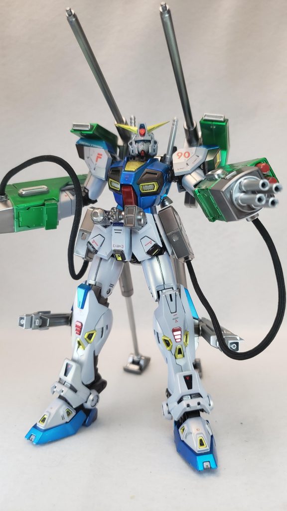 Type S

砲撃時は機体背部の支持ジャッキで機体を固定し、砲撃の際の反動を吸収し命中精度を上げている[4]。クルージングミサイルは敵の形態情報を認識し、自己誘導する