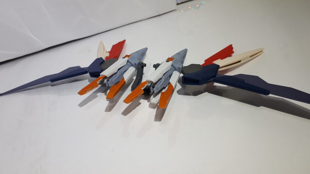 ファングにウイングを取る付けることで大きな翼になりました。この羽根を合わせるために全体的にカラーリングする結果に(;'∀')