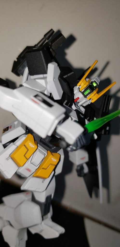 ビームサーベル構えて