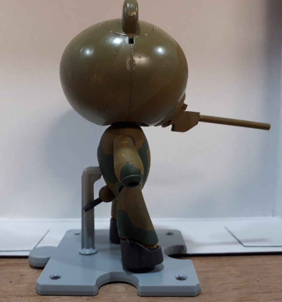 このアングルの方が尻尾の機銃がよく見える。