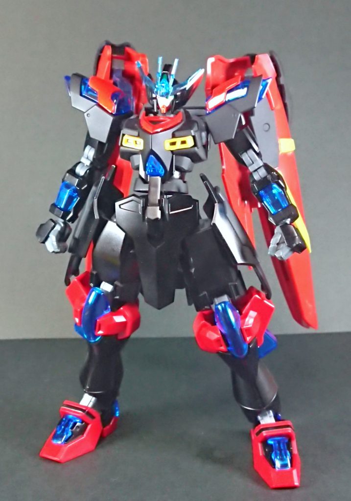 正面から。
カミキバーニング、トライバーニング、ディナイエルをメインに組み合わせました。
頭部はウィングガンダムゼロ炎ffを使用しています。