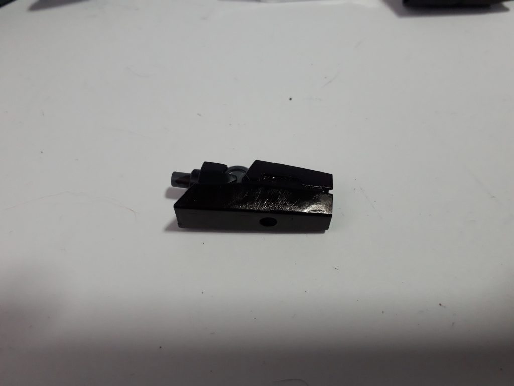 武装紹介2(内蔵武器及び特殊機能)
*・GNキャノン*
 バックパックにコンデンサーが大量にあるので破壊されたら威力がけっこう落 ちる。
*・トランザム*
 疑似GNドライヴのため扱いには注意が必要。
*・トライアルシステム*
*・GN疑似ステルスフィールド*
 粒子を一気にばら撒いてステルスフィールドっぽくするもの。
推進方式
・疑似GNドライヴ
 コスト的な設定を考えて疑似。
・腰部大型ブースター
・複合推進機関(翼グレーのパーツ)
 GN粒子の反重力特性を活かしホバーのようになったり、穴がスラスターになっ たりする。
・各部アポジモーター