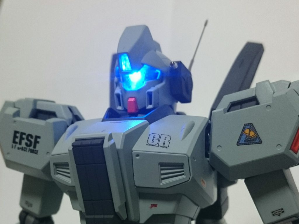 照明を暗くして起動シーンっぽく撮ってみました。