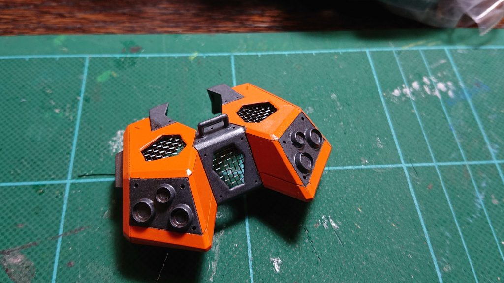 おぉ〜♪
雰囲気あるやんか。
網戸メッシュは今後、多用するだろうね。