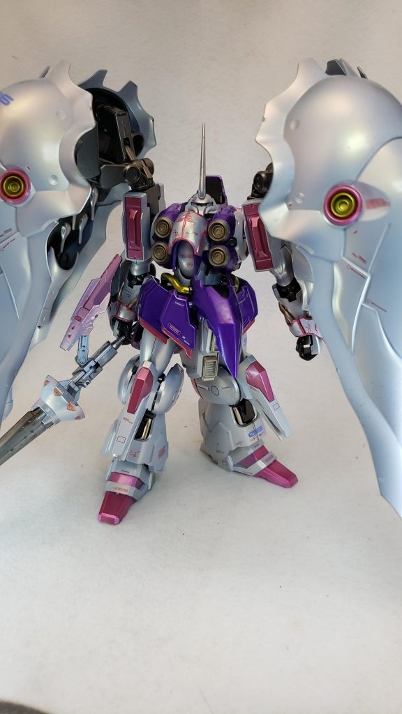 ポーズ2
カメラアイにはクリアパーツをいれています。