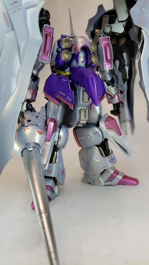 ポーズ3
エングレーブに関しては筆で塗装しております。