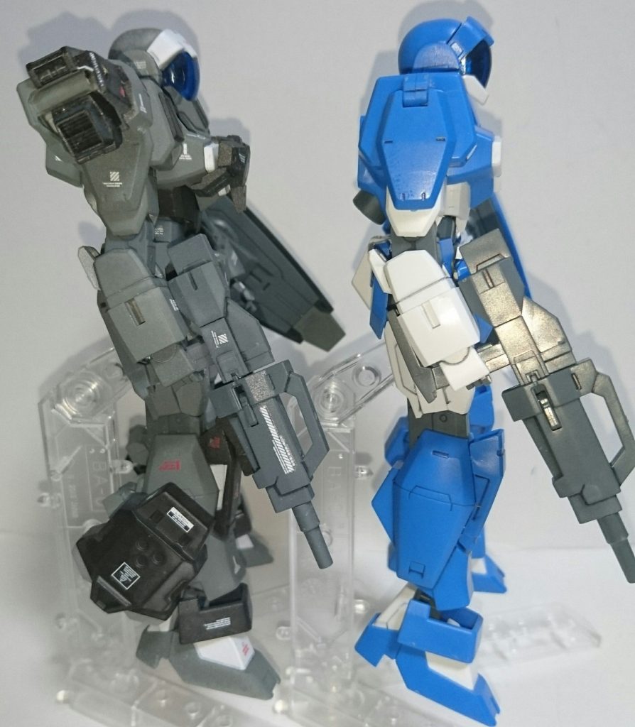 *横*
アデルから配色パターンを変更して、頭部、肘、膝には白を追加しています。