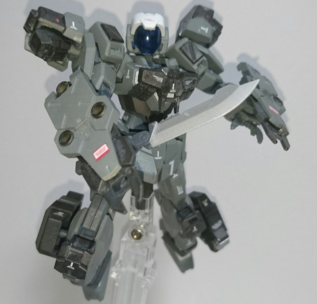 ## ・ガントレットシールド
両前腕部に装備可能な打撃用シールド。主に格闘用の装備。