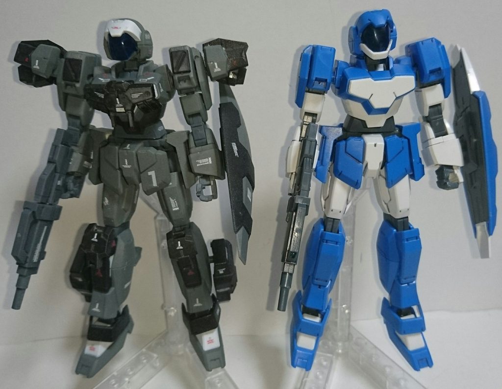 ## アデルと比較。
肩、胸、脹脛にパーツを追加している分、アクティブの方がボリュームがあります。
頭部デザイン、配色もあってそれなりに違った印象です。