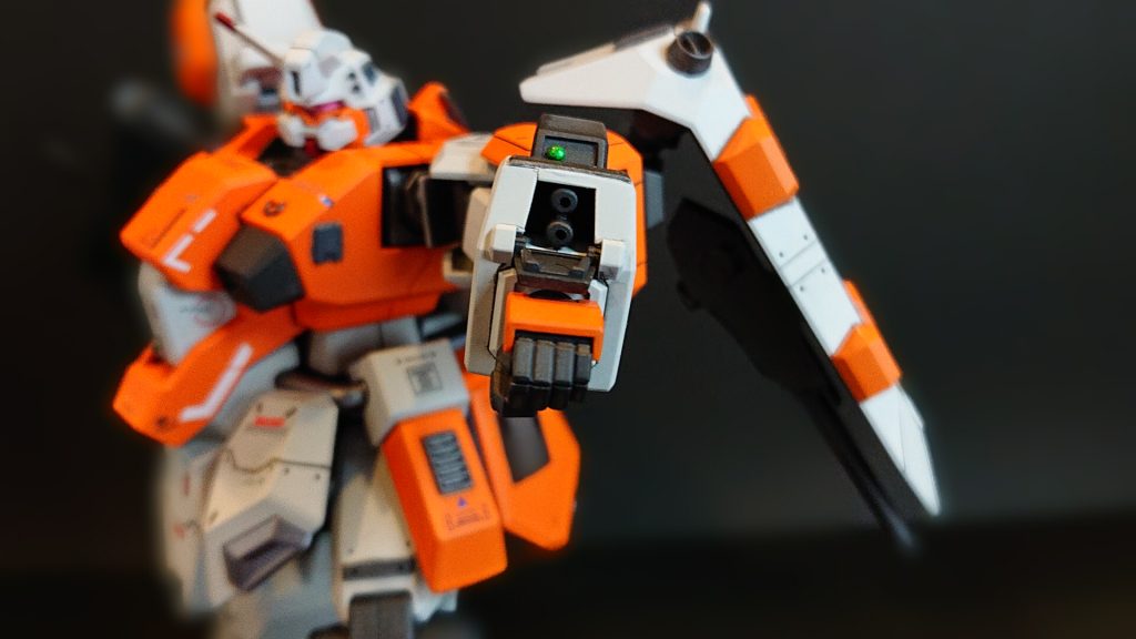 左腕のハンドグレネードは対人用20mmマシンガンへ換装。
遮蔽物に隠れる熱源を感知するための複合センサーを搭載。