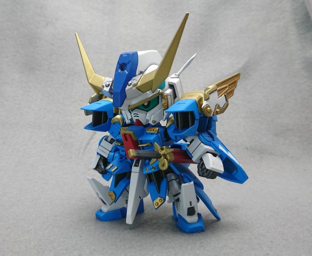 雑誌付録のラジエルを元にSDのジャンクパーツ等を素材に作りました。