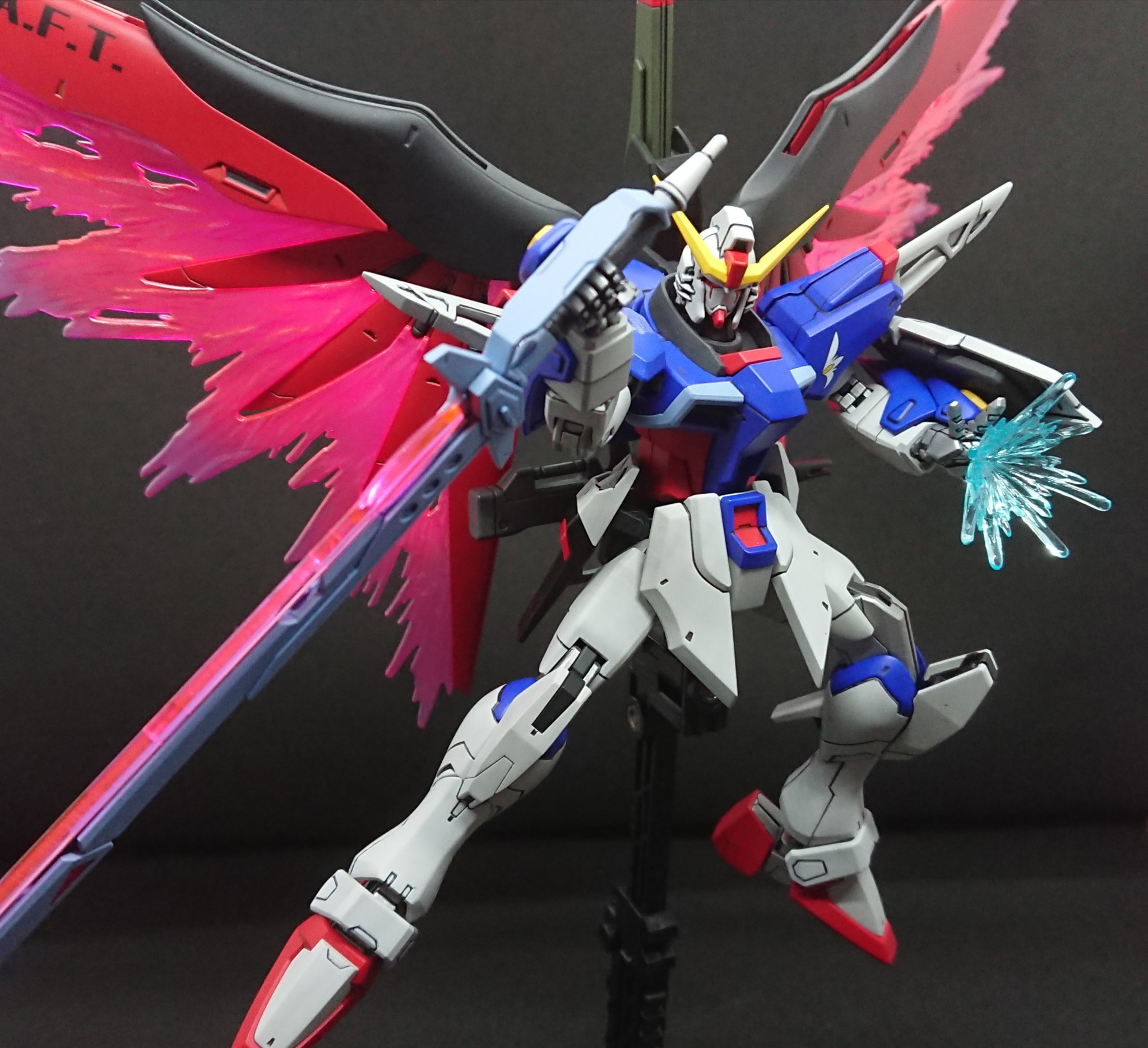 ガンプラ HGCE 1/144 デスティニーガンダム 完成品-