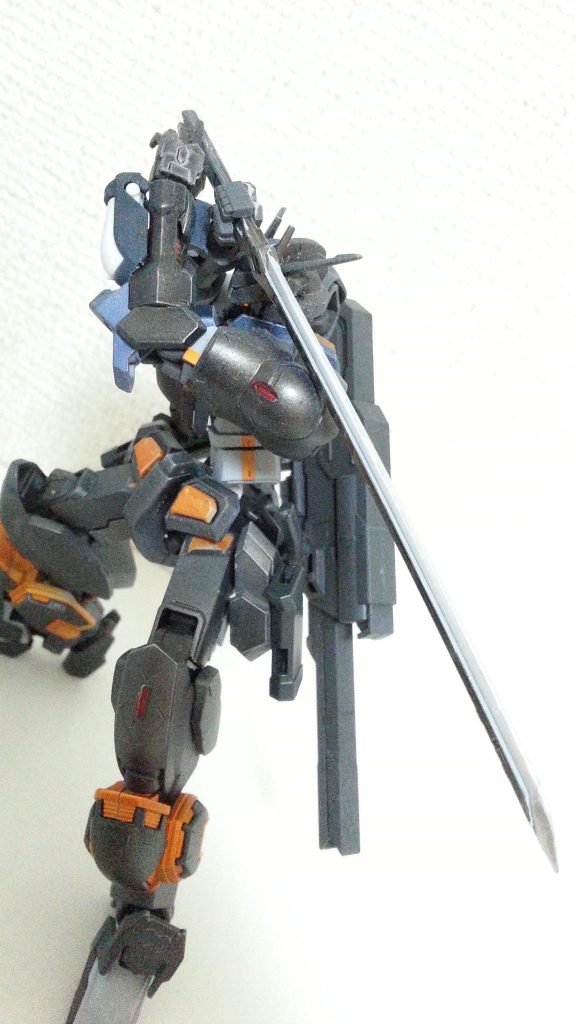 シノギ。
実体近接武器等での攻撃からはカウンター技で敵を倒す。