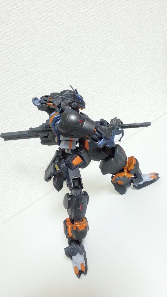 抜刀術。
電磁レールで加速した斬撃で敵機を迎撃する。
アトラスのボディーの可動域の広さとバルバトスの相性が良かったので小改造でマッチング出来て良かった!