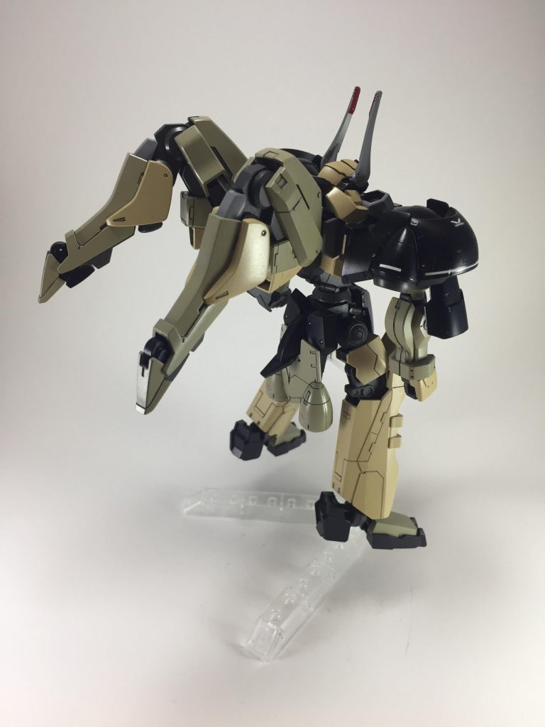 後ろ姿。翼のようなイメージで。