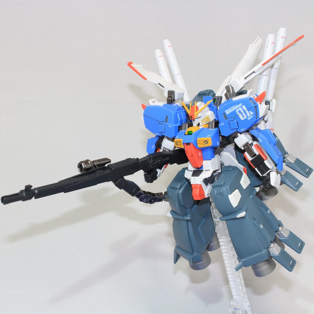 ビームスマートガンはブースターからアームをつなげられます。アームはバインダーガンのジョイントを使ってます。