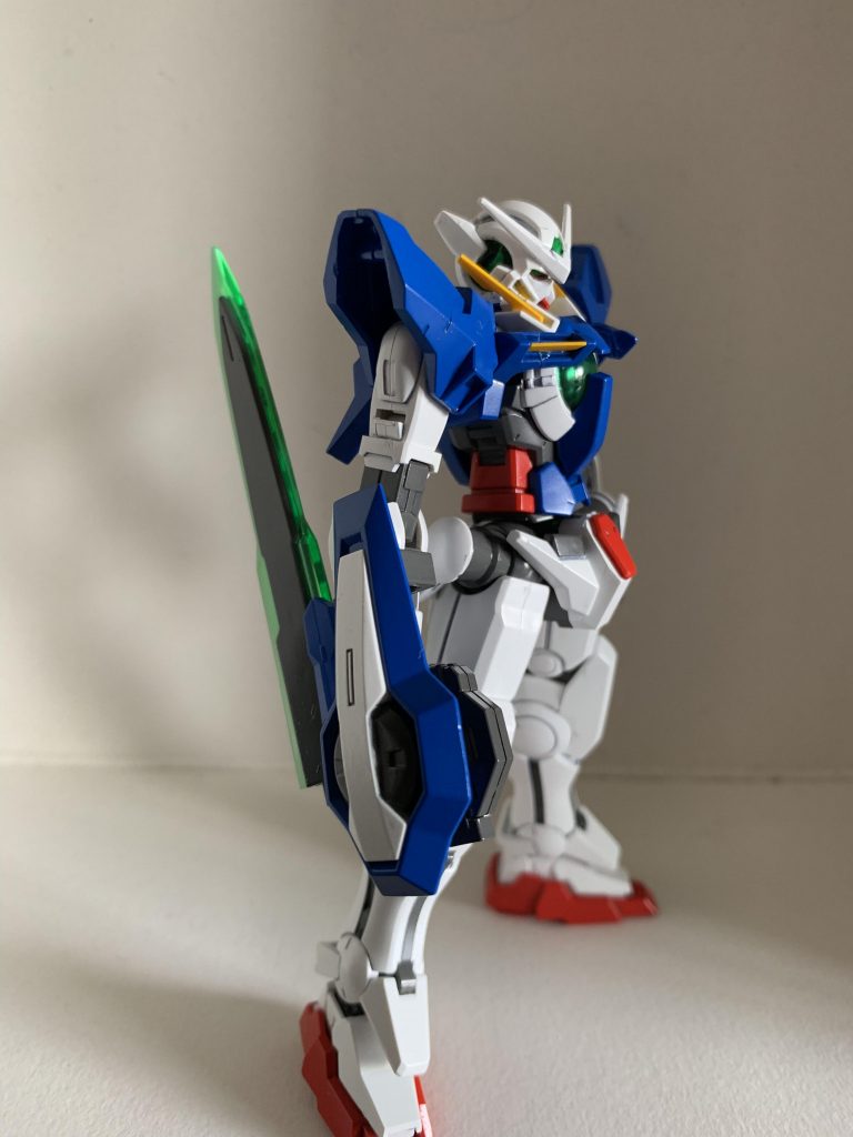 右側からです。