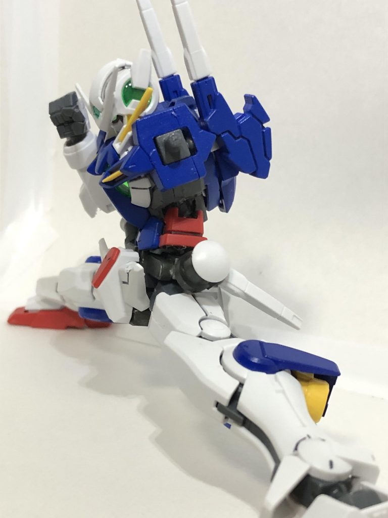 股関節にもウイングゼロから。そして開脚の際に干渉してしまわないようにサーベルラックはサイドアーマーの位置へ移動。