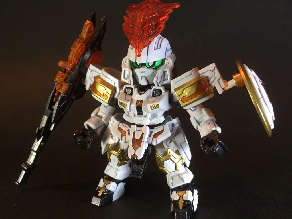 例の如くマスク装甲の下にはガンダムフェイスが隠れています。