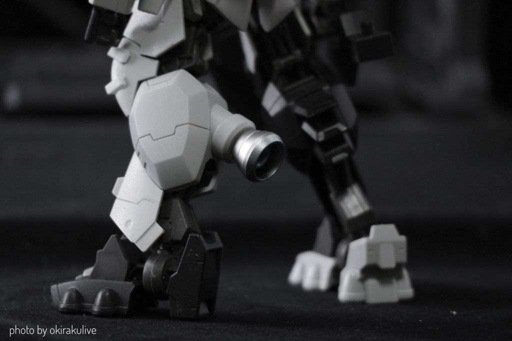 左足のバーニアの塗装上手くいって嬉しい。中はクリアブルーで。