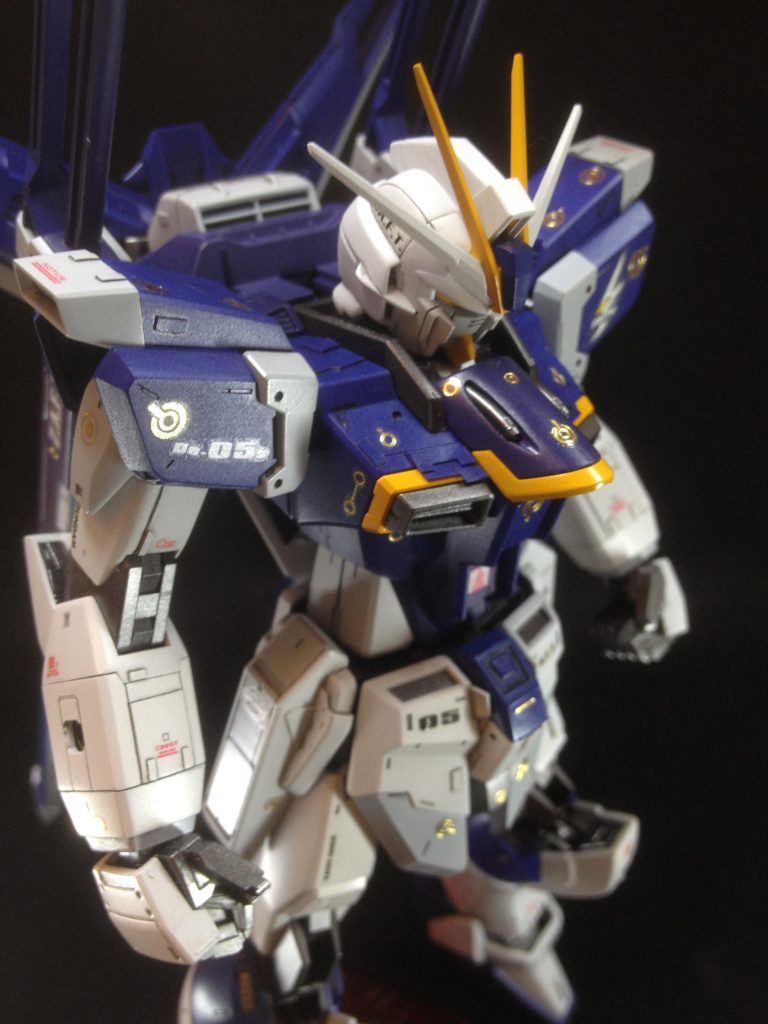 Seedの機体はケレン味強いのでゴールドが違和感なく使えてるんじゃないかと思い込んでます。