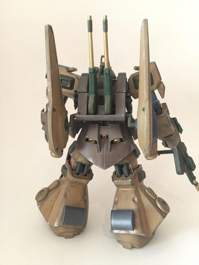 基本塗装終了後、エナメルレッドブラウンとデザートイエローでウォッシング

水性ホビーのブルーグレーとネイビーブルーでドライブラシ

つや消しをしたあと最後にシルバーでドライブラシしています。