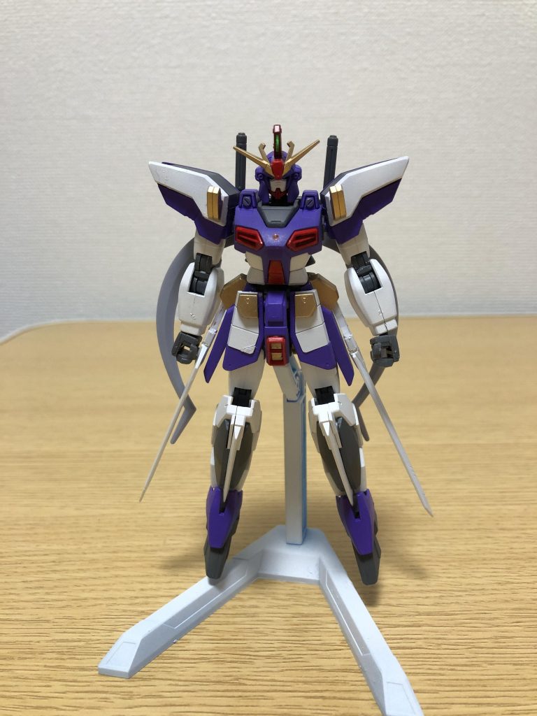 サンドロックの近接特化型
装備はヒートショーテル×2
           フェザーブレイド
           フェザーブレイドワイド
           ビームマシンガン
           シールド
  
足にはスネと一体型のブレイドが付いてます
フェザーブレイドはサイドスカートにマウント
機動性を上げるために装甲を薄くして本体重量を軽量化した。という設定