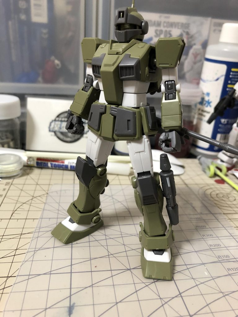 配色が俺の知ってるのと違ったので余りパーツと交換。